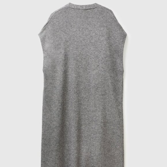 V-neck Relaxed Fit Knit Dress - Picture 4 of 4